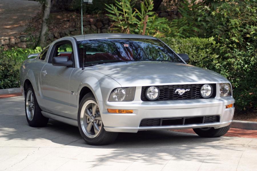  Ford Mustang GT 2005 года  (фото 96 из 209)